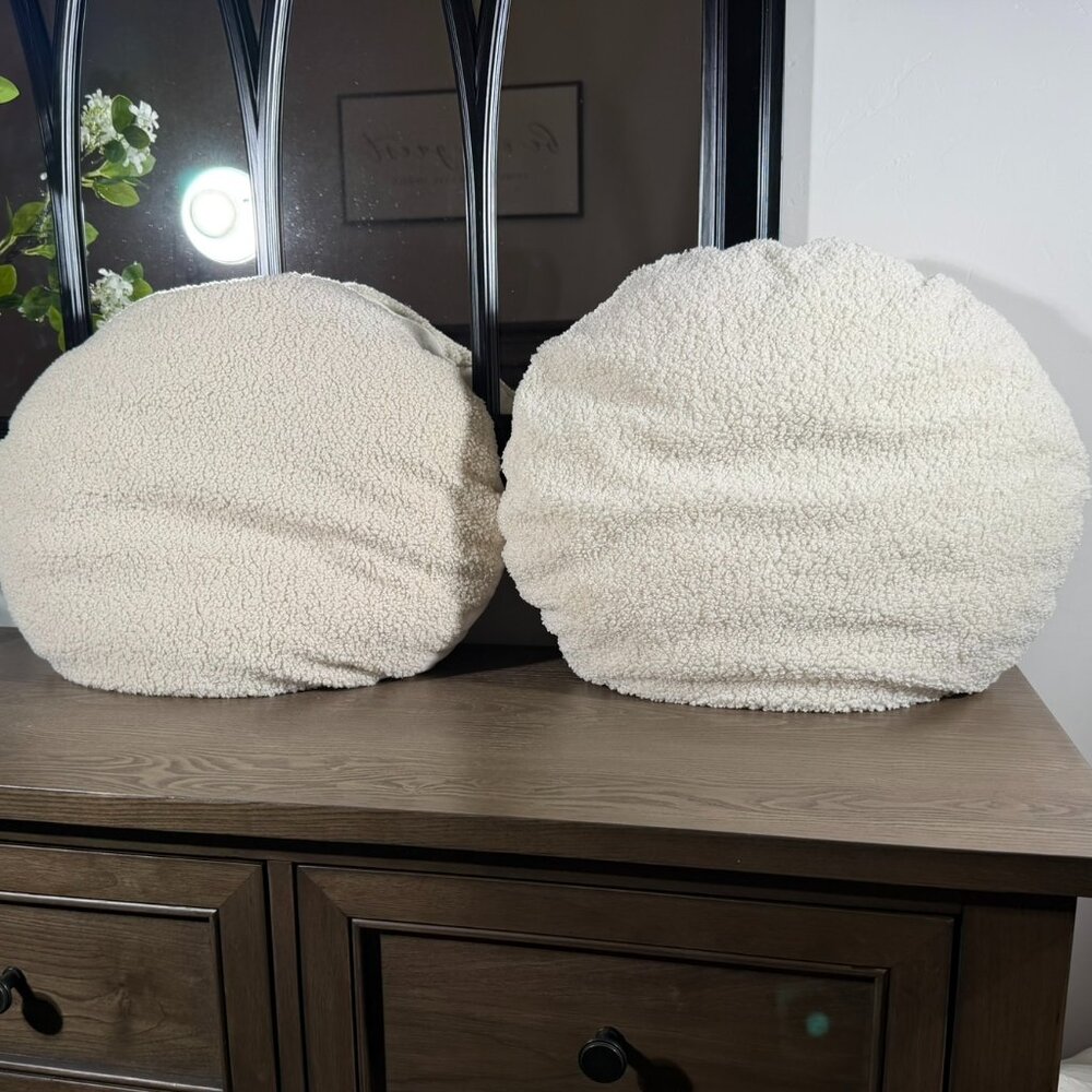 Set of 2 Ivory Round Sherpa Accent Pillows – Bouclé Texture, Neutral Décor